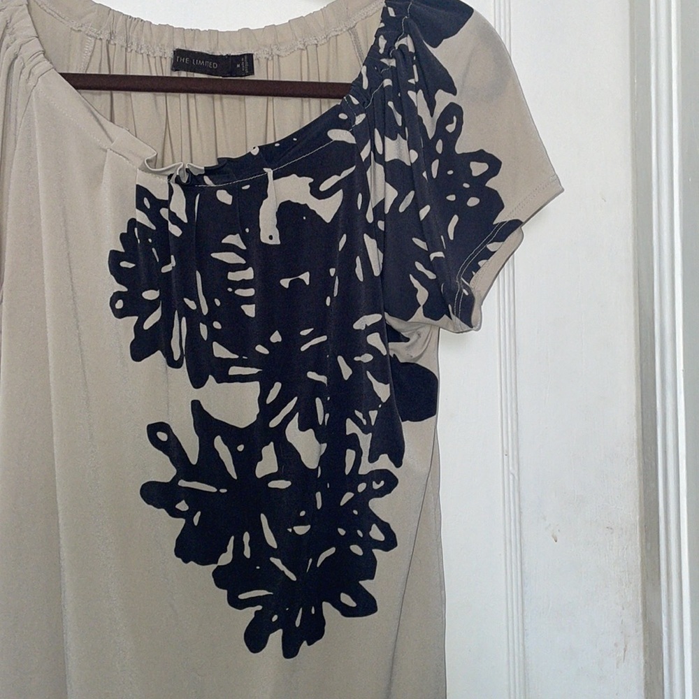The Limited Short Sleeve Top - Picture 3 of 6